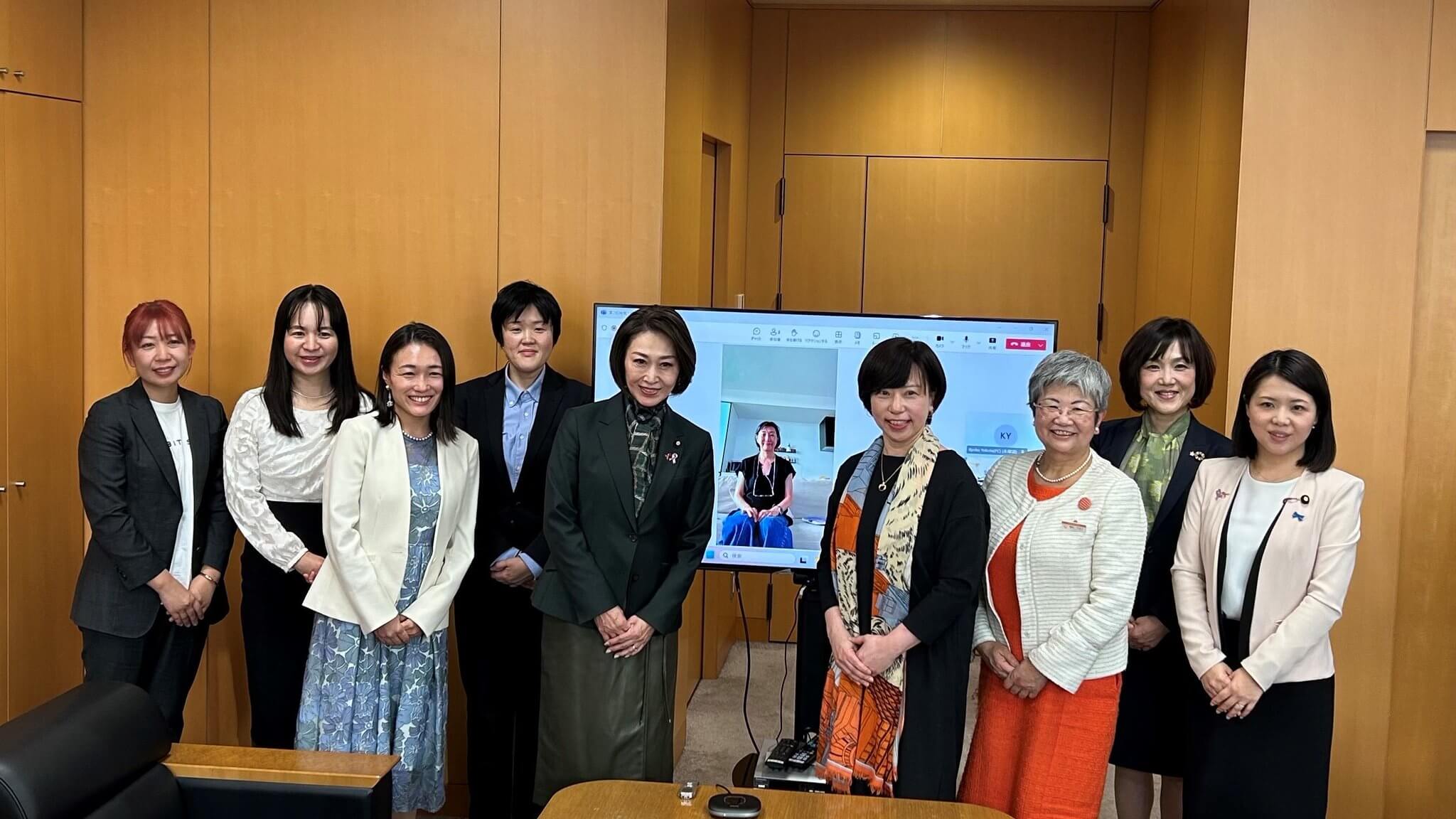 内閣府三原じゅん子大臣前主催「地域で輝く女性起業家サロン」に参加